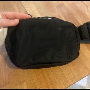 Lululemon everywhere belt bag